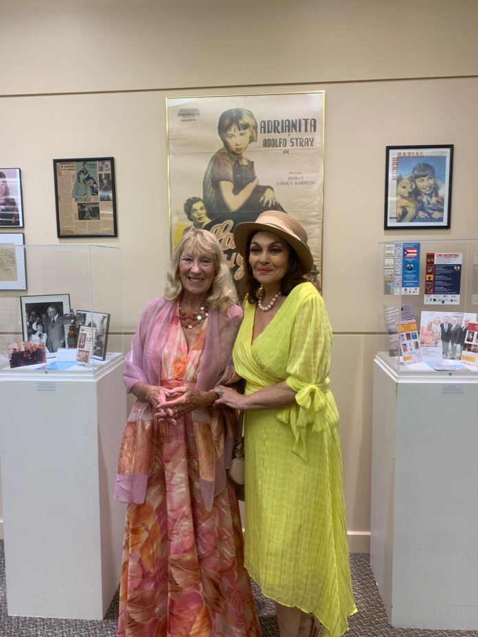 luita Ferrer y Adrianita. Wall Nova University